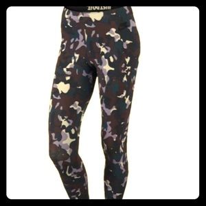 Nike camo leggings M